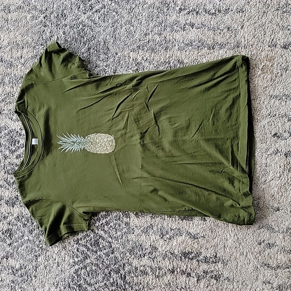 Pineapple design t shirt